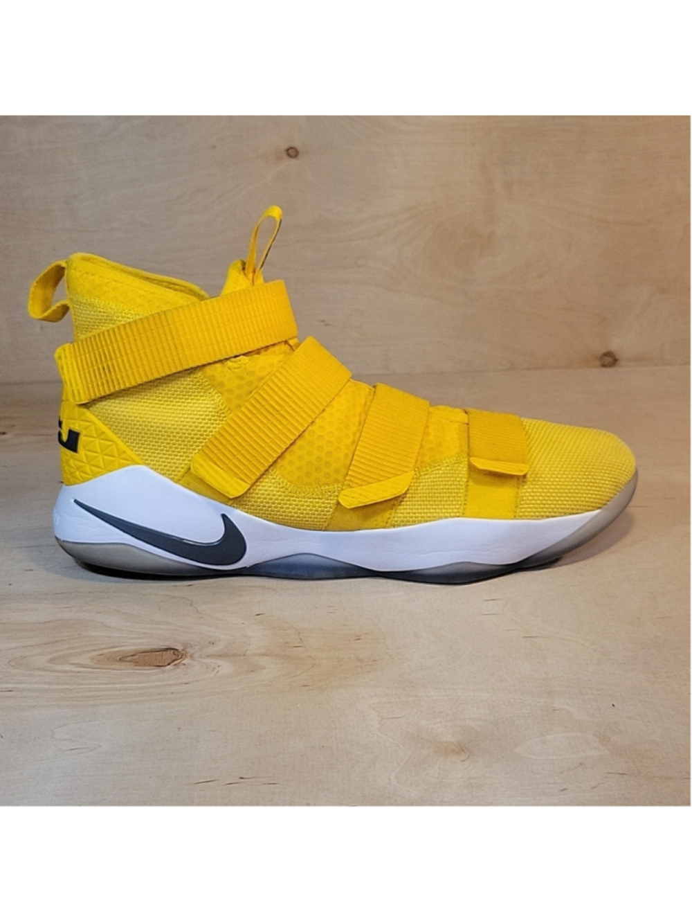 Nike Lebron Soldier 11 TB University Gold Mens Athletic Sneakers Size 16 Mens
